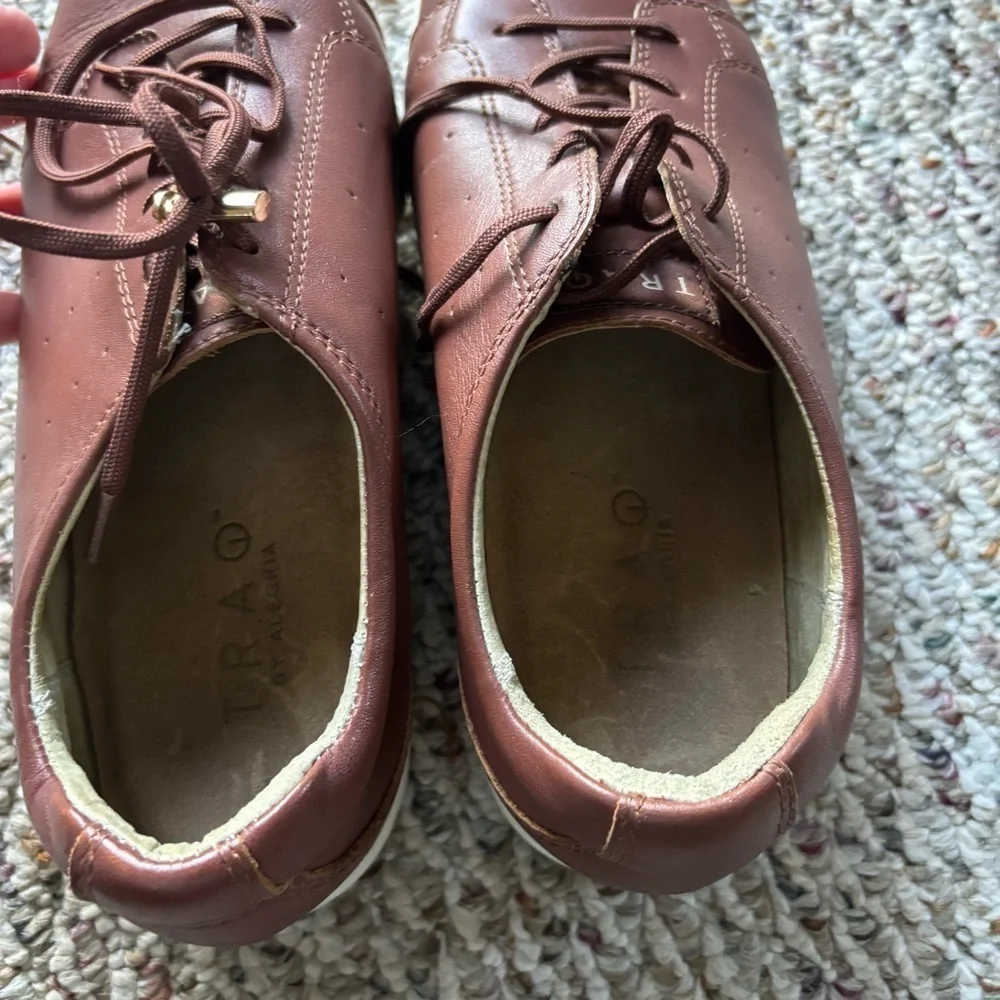 TRAQ by Alegria Shoes Men's Size 40 Low Top Sneakers Brown Cognac Leather Luxury